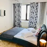 Solid Mamaia